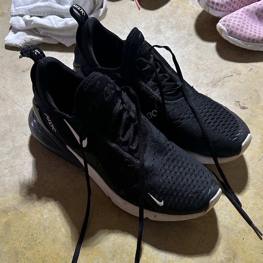 Nike Men's Black and White Air Max 270 Sneakers